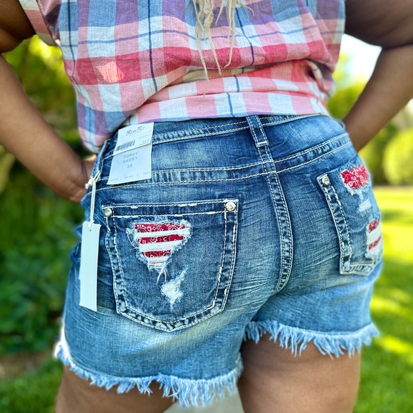 Miss Me 38 Miss Me 38 Curvy Stretch Short - Picture 13 of 15